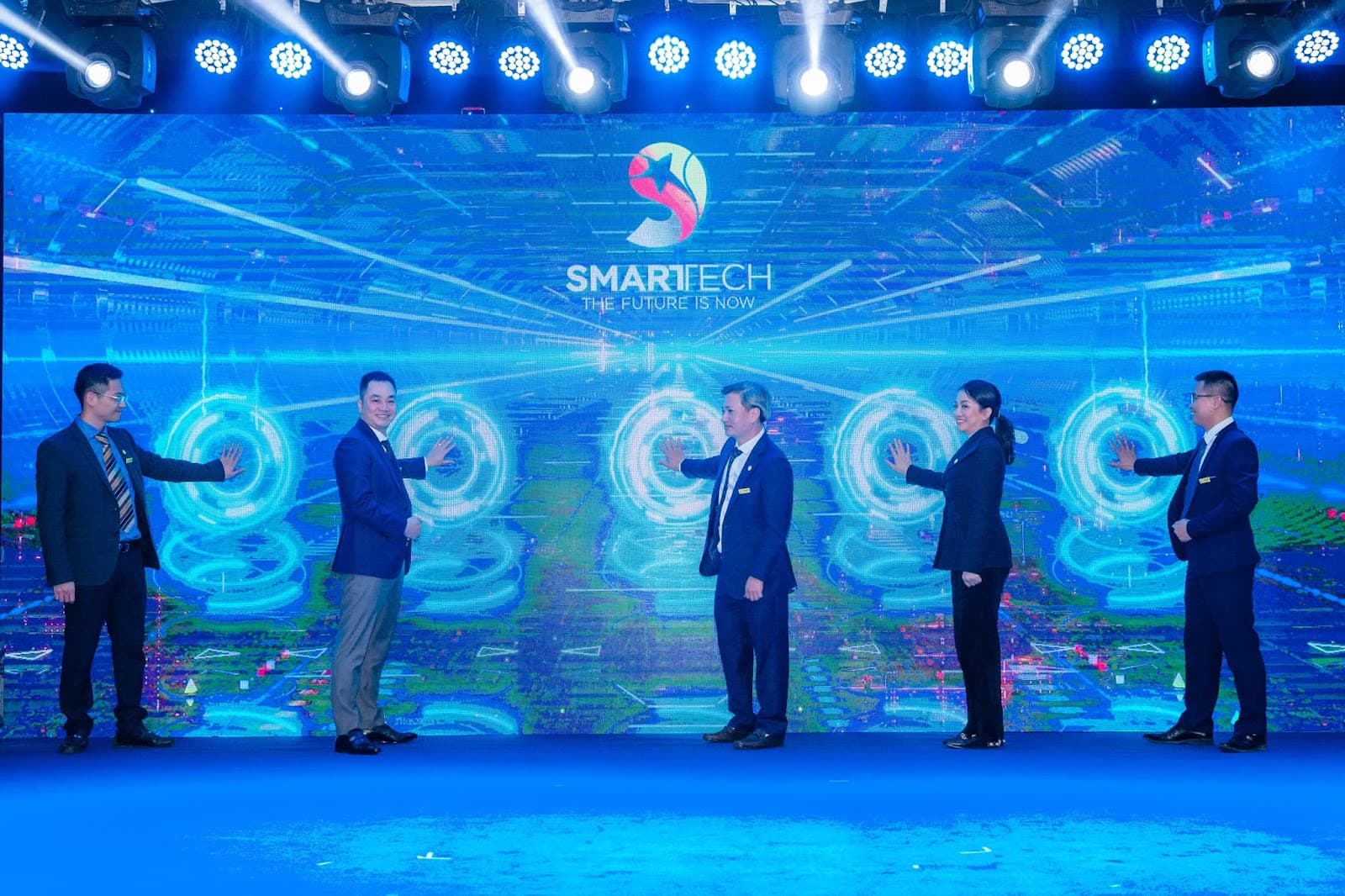 LỄ CÔNG BỐ VÀ RA MẮT VIỆN CÔNG NGHỆ SMARTTECH